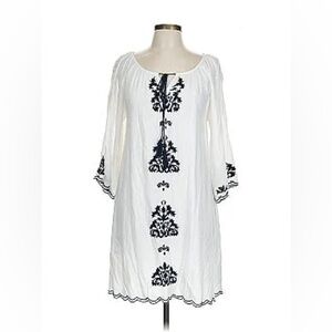 C|C CHIC COLLECTION Like New White/Blue Lace Embroidered Dress
